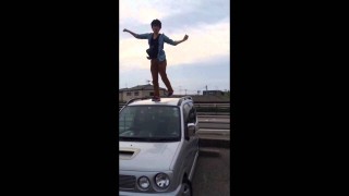新潟一のラブライバーが車の上で踊りだし自滅事故ｗｗｗ